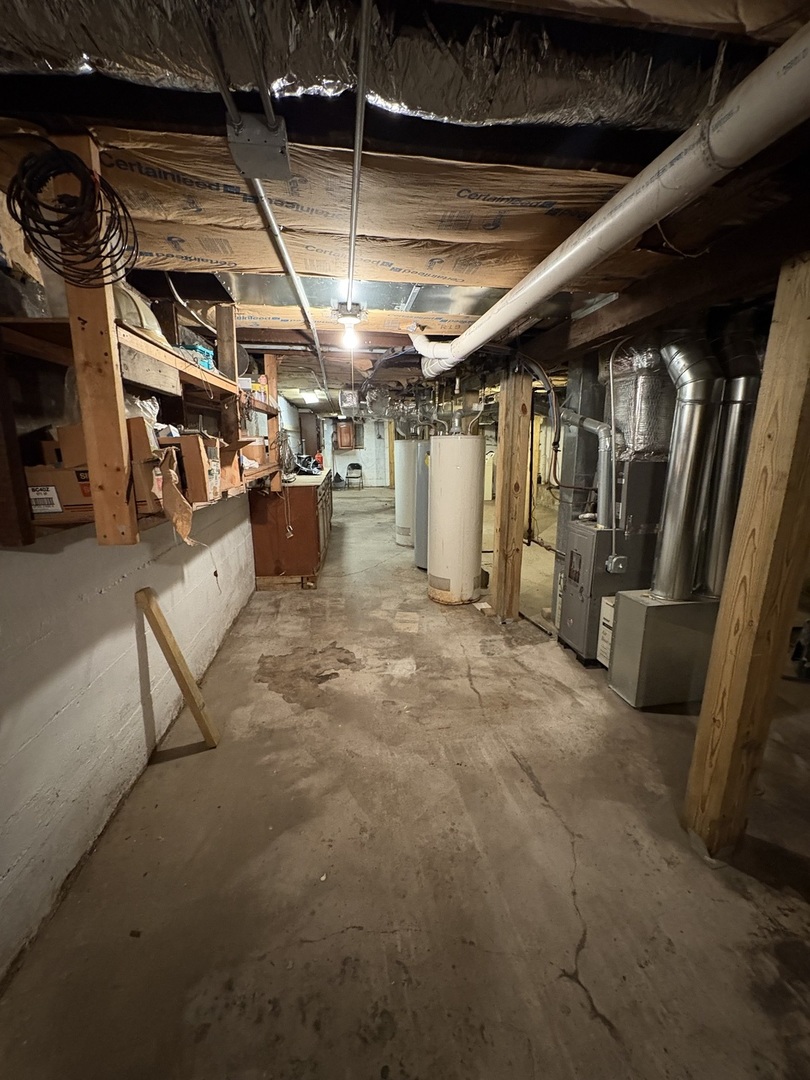 8729 South Commercial Avenue Chicago, IL 60617 - Photo 10 of 17 a view of a room with gym equipment
