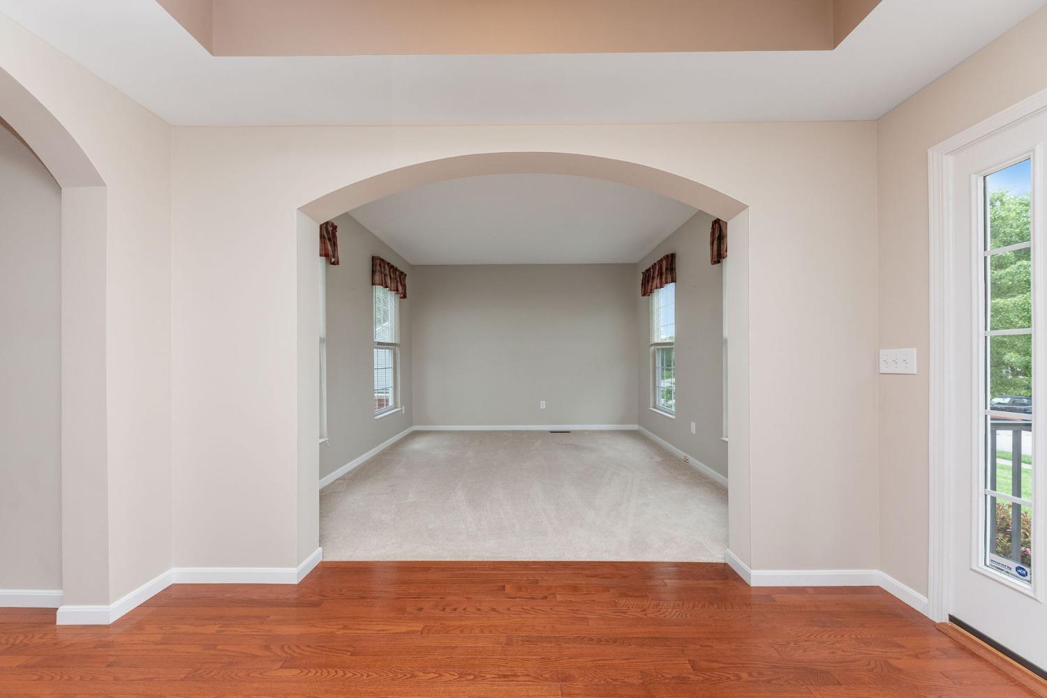 692 Hyacinth Road Cincinnati, OH 45245 - Photo 8 of 41