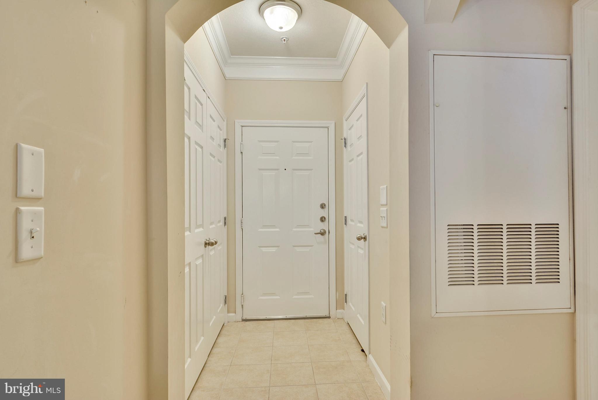 508 Sunset View Terrace Southeast, Unit 106 Leesburg, VA 20175 - Photo 2 of 25 Entry Way