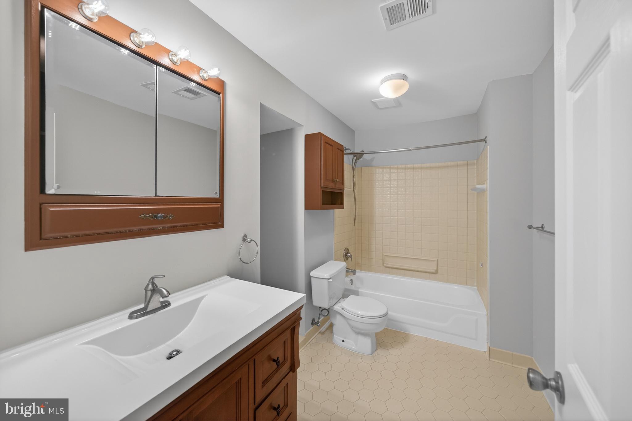 1023 South Hoga Road Sterling, VA 20164 - Photo 20 of 39
