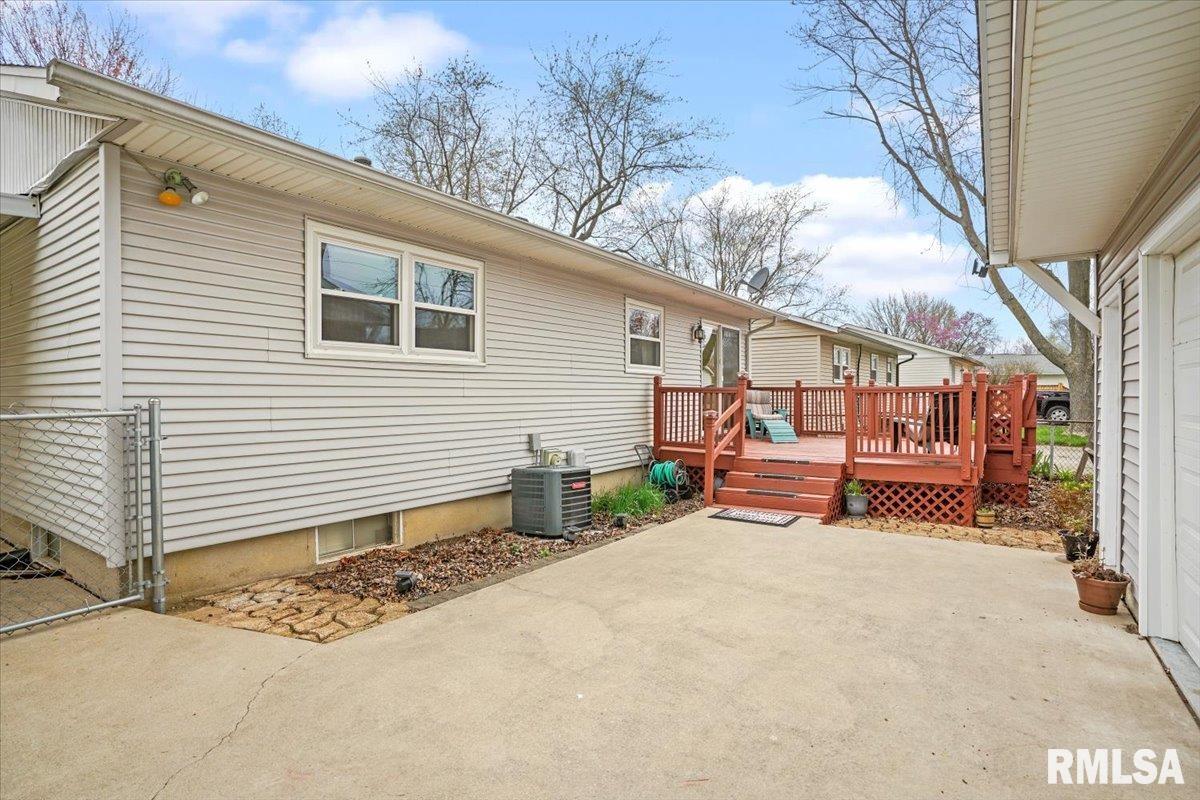 1952 Stonehenge Road Springfield, IL 62702 - Photo 34 of 38