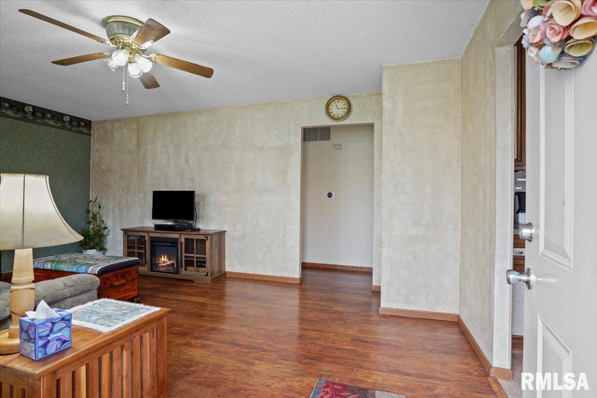 1952 Stonehenge Road Springfield, IL 62702 - Photo 5 of 38