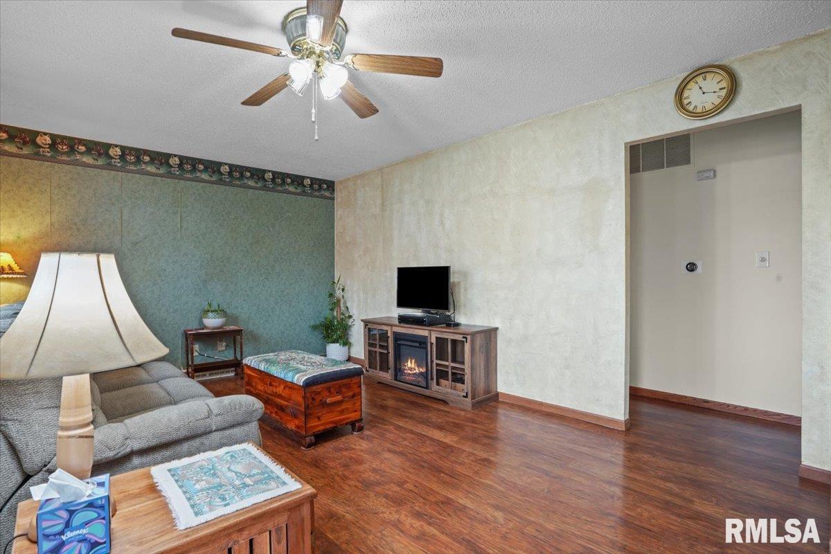 1952 Stonehenge Road Springfield, IL 62702 - Photo 7 of 38