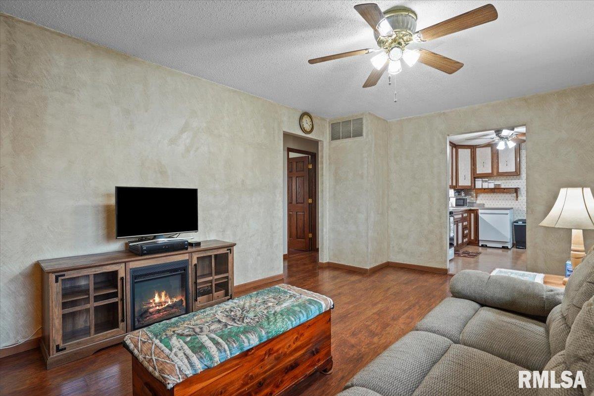 1952 Stonehenge Road Springfield, IL 62702 - Photo 8 of 38