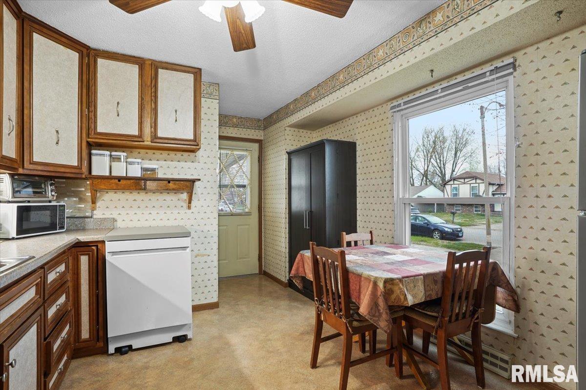 1952 Stonehenge Road Springfield, IL 62702 - Photo 10 of 38