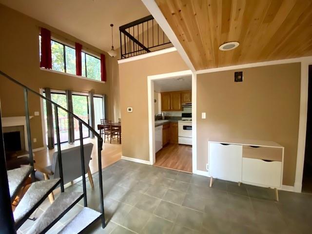 9020 South Pointe Ridge Lane, Unit 1 Bloomington, IN 47401 - Photo 3 of 16