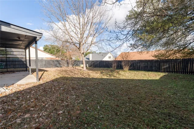 a view of a yard with a house