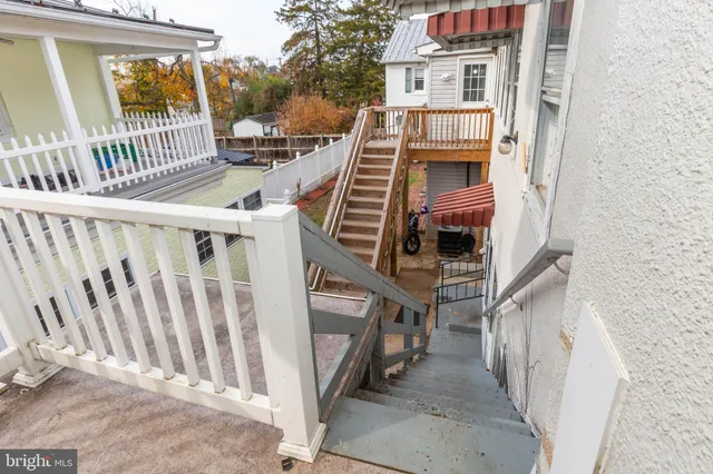 a view of entryway with a front door