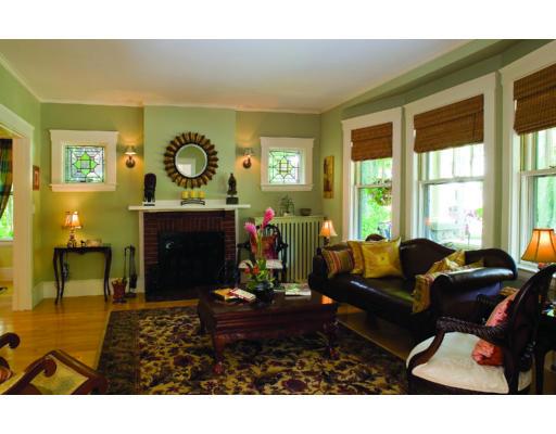 22 Warwick Road Newton, MA 02465 - Photo 2 of 8