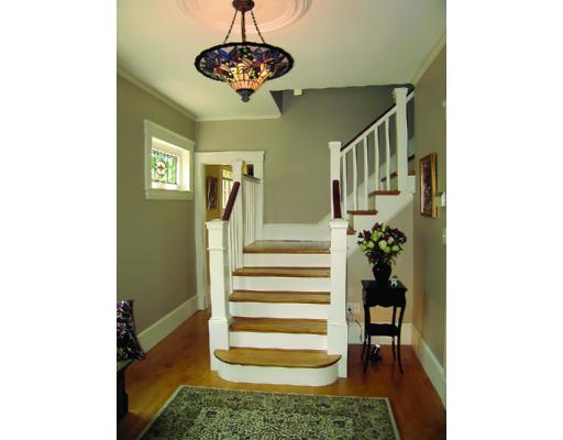 22 Warwick Road Newton, MA 02465 - Photo 3 of 8