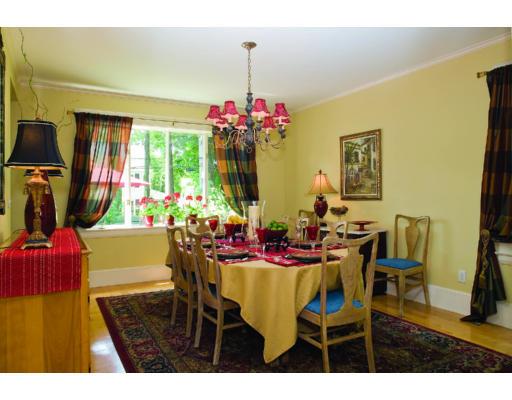 22 Warwick Road Newton, MA 02465 - Photo 4 of 8