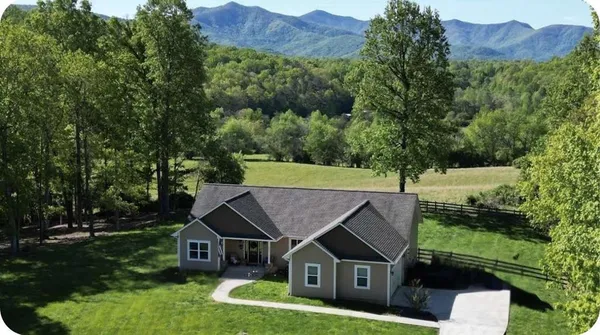 a view of house with a big yard