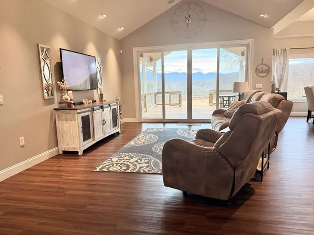 $729,000 | 373 New Forest Road, Young Harris, GA 30582