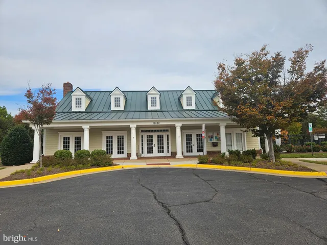 a view of a yard with an trees