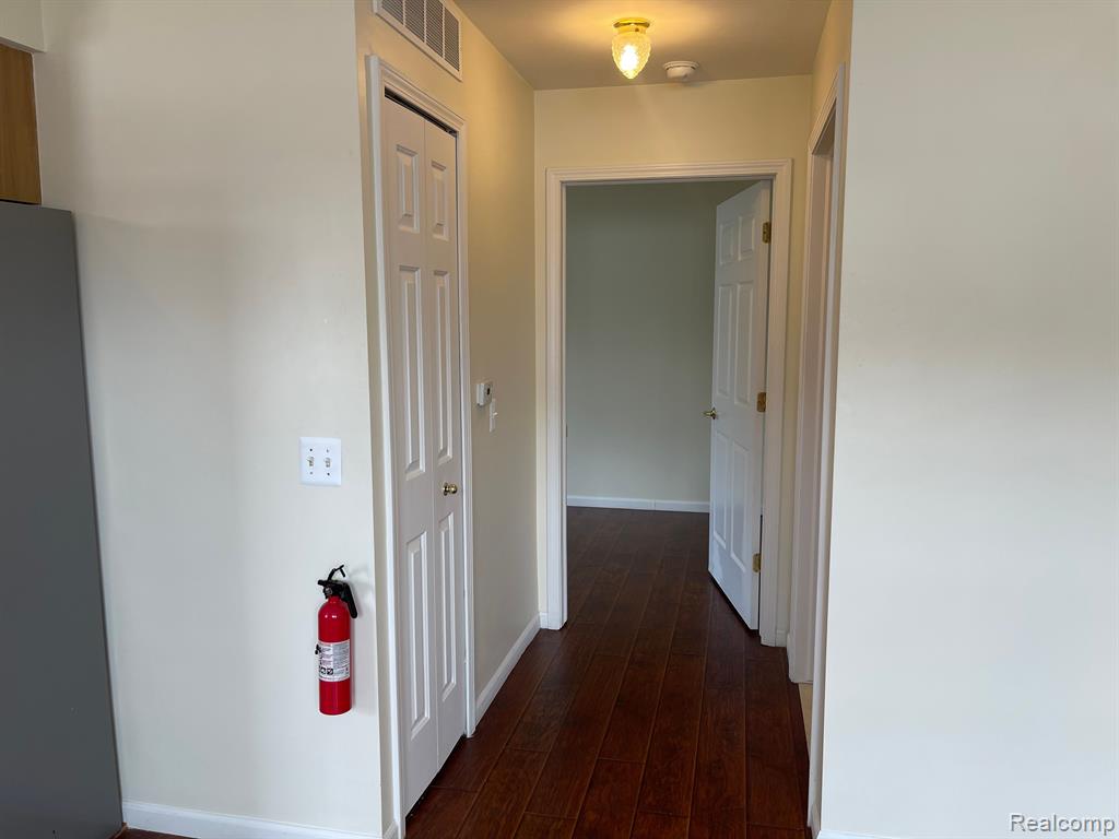 1125 Eureka Road, Unit 101 Wyandotte, MI 48192 - Photo 9 of 13