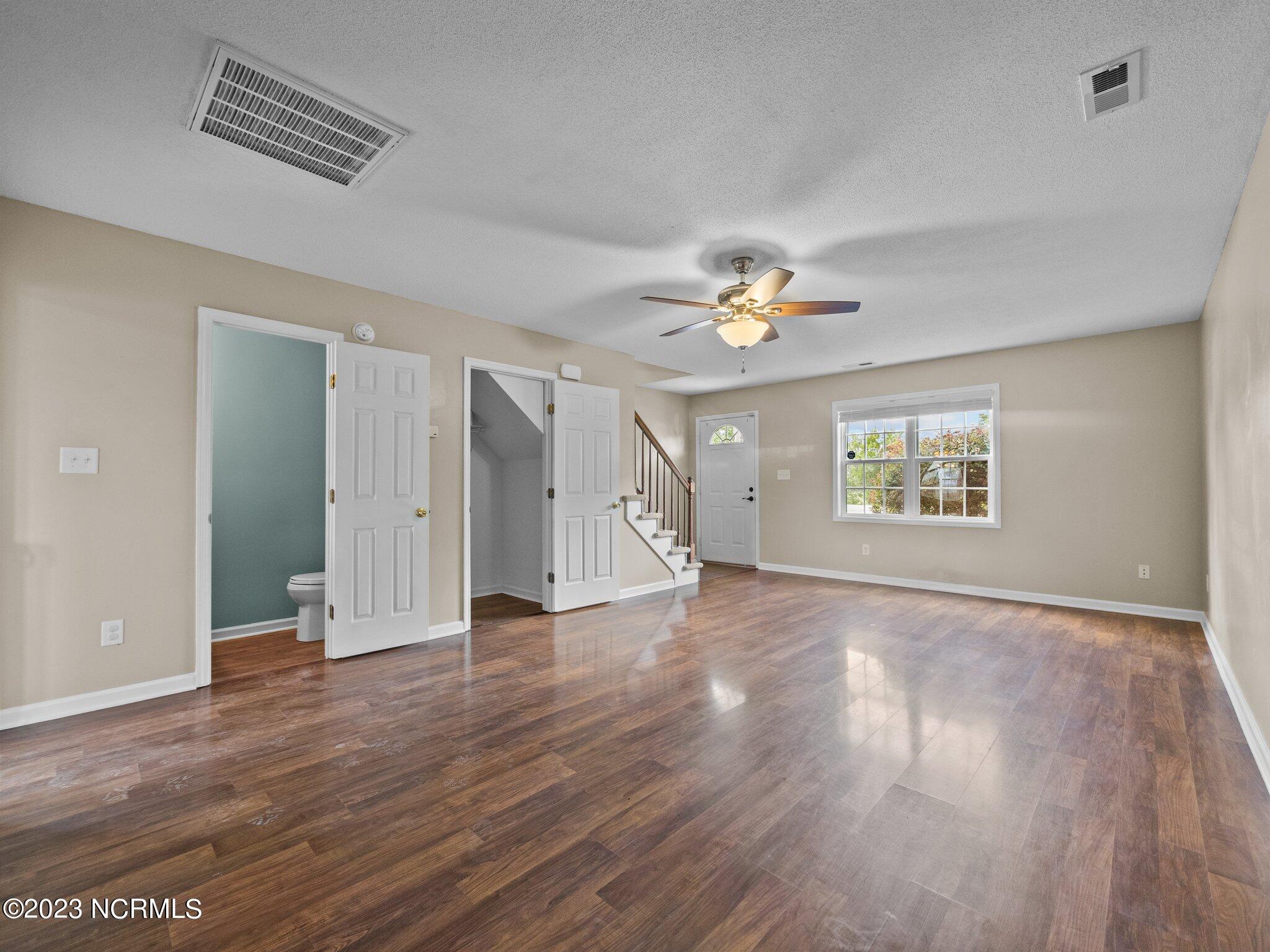 218 Smallwood Road Hubert, NC 28539 - Photo 5 of 44 Living Room