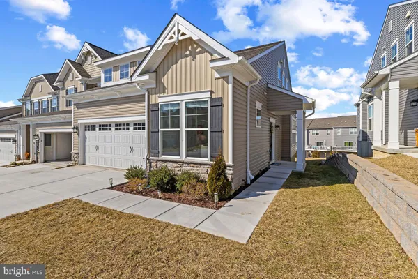 $525,000 | 2833 Town View Circle, New Windsor, MD 21776