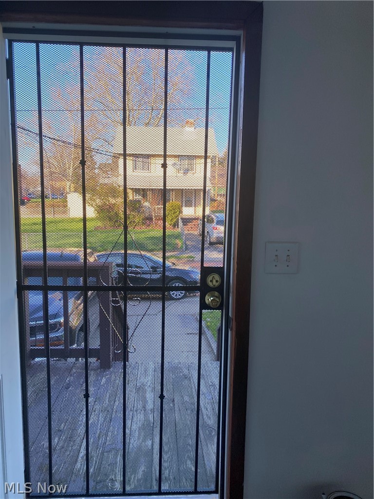 932 Rondel Road Cleveland, OH 44110 - Photo 12 of 16 Security door