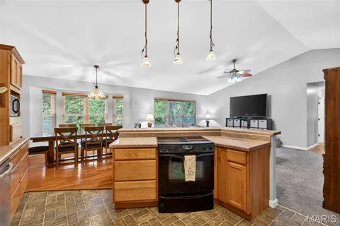 $399,000 | 24 Rhett Butler Drive, Hillsboro, MO 63050