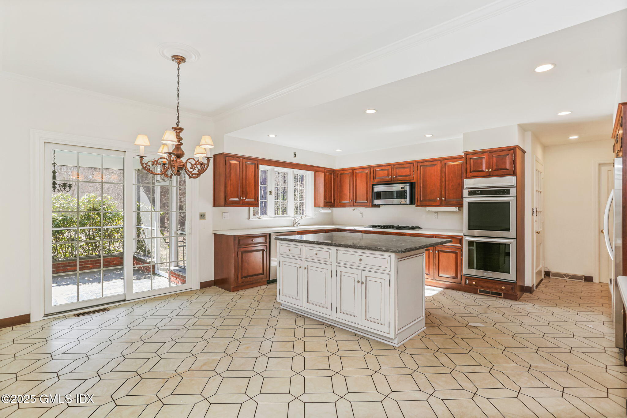 164 Clapboard Ridge Road Greenwich, CT 06831 - Photo 11 of 30 25-web-or-mls-164-clapboard-ridge-rd