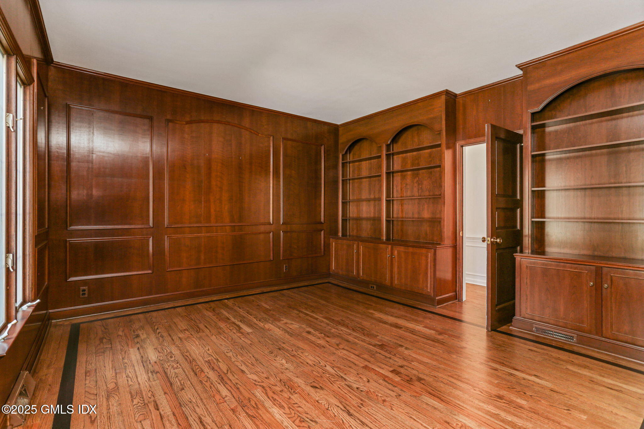 164 Clapboard Ridge Road Greenwich, CT 06831 - Photo 15 of 30 6-web-or-mls-164-clapboard-ridge-rd