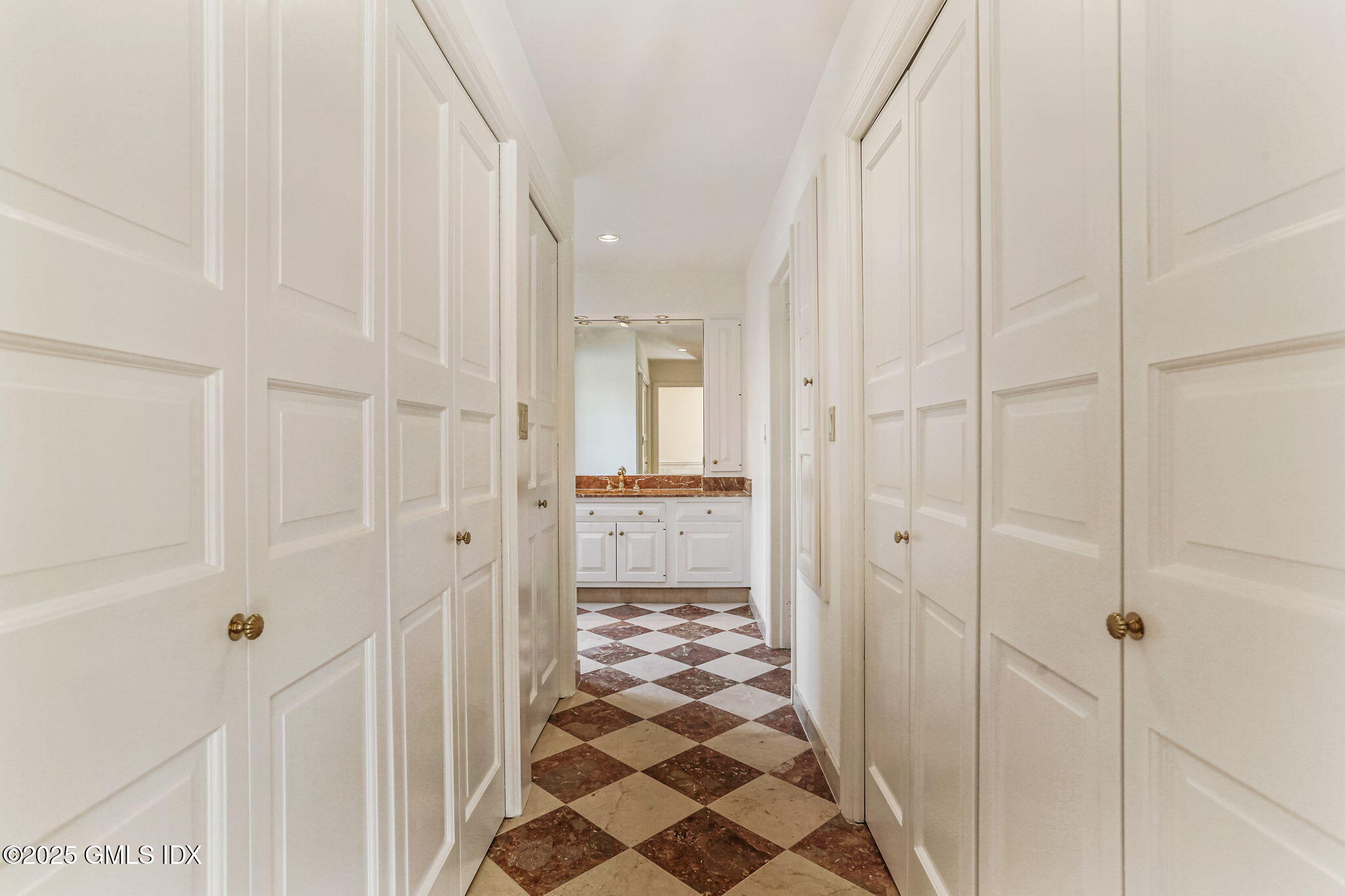 164 Clapboard Ridge Road Greenwich, CT 06831 - Photo 18 of 30 12-web-or-mls-164-clapboard-ridge-rd - C