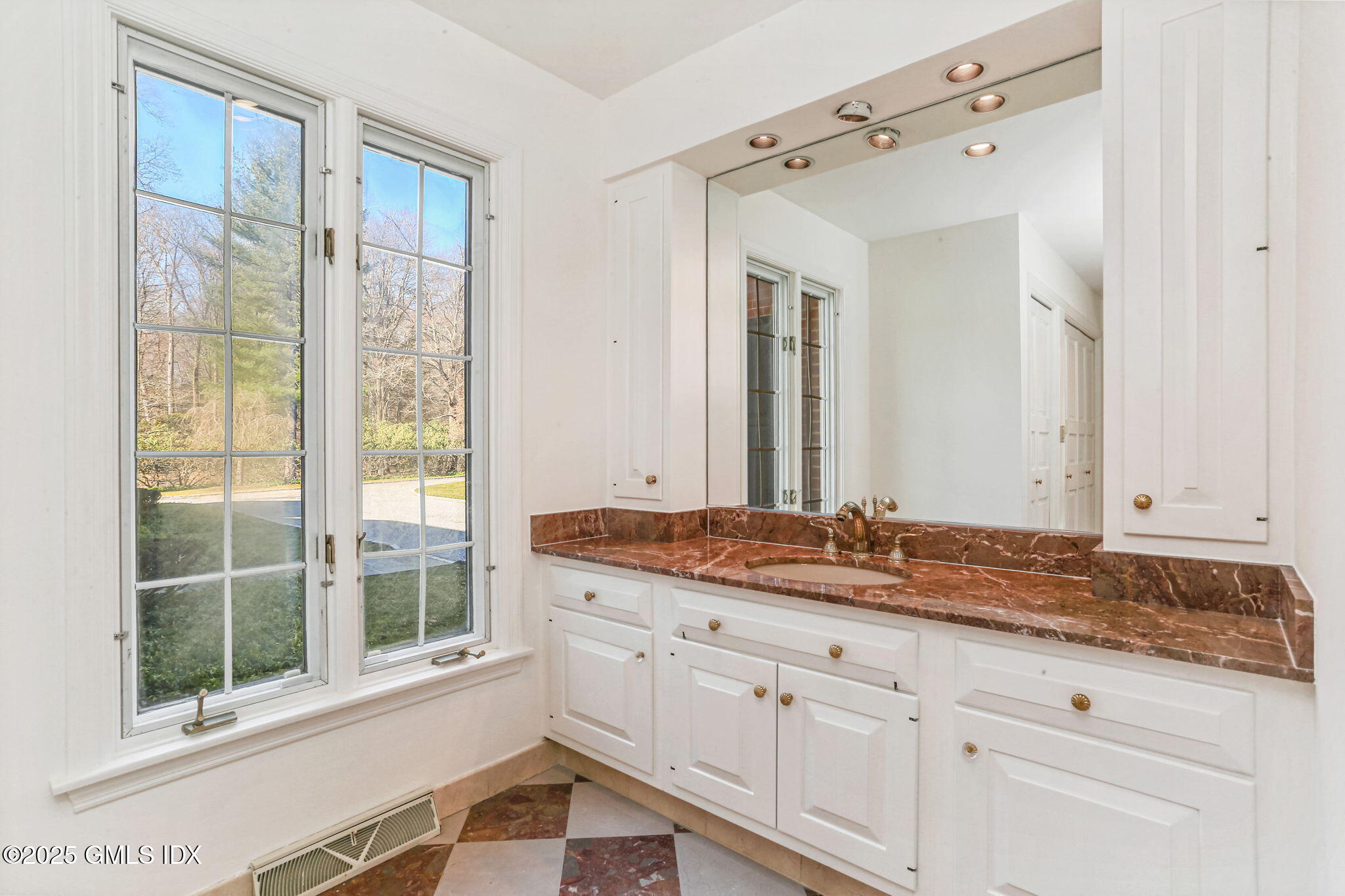 164 Clapboard Ridge Road Greenwich, CT 06831 - Photo 19 of 30 13-web-or-mls-164-clapboard-ridge-rd - C