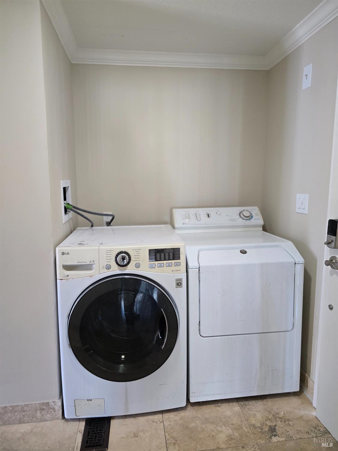 108 Cardinal Way Santa Rosa, CA 95409 - Photo 14 of 20 a utility room with dryer and washer