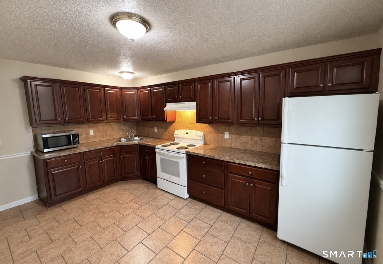 501 Scott Road, Unit 24 Waterbury, CT 06705 - Photo 2 of 22