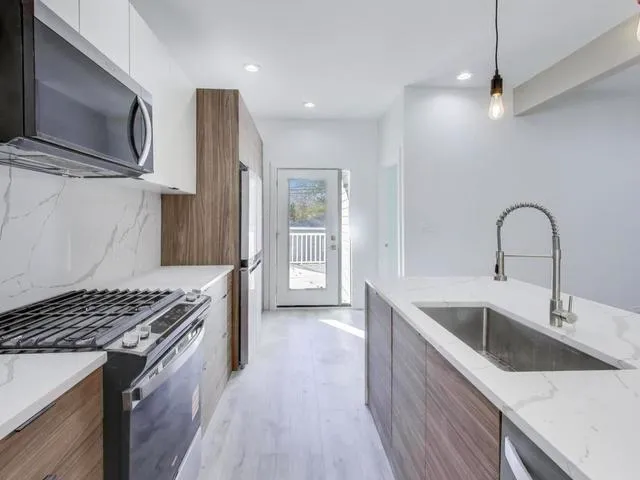 $849,900 | 1721 West Arthur Avenue, Chicago, IL 60626