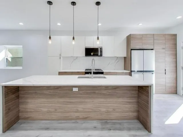 $849,900 | 1721 West Arthur Avenue, Chicago, IL 60626