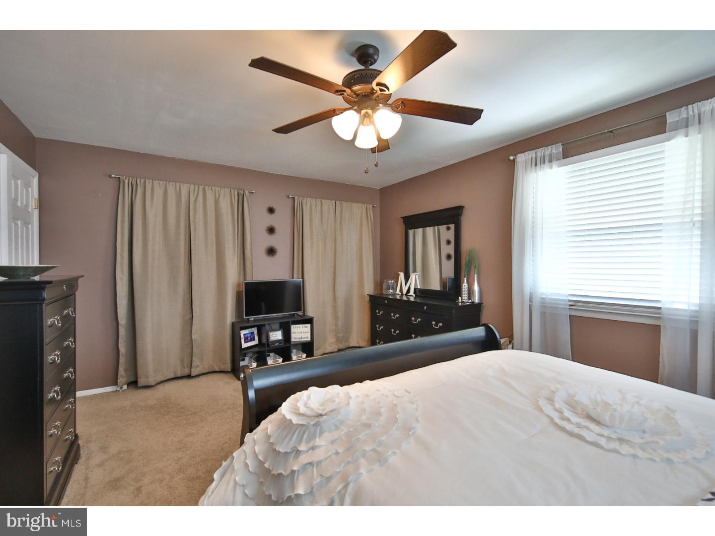 822 Crestview Road Philadelphia, PA 19128 - Photo 17 of 25 Bedroom - Main