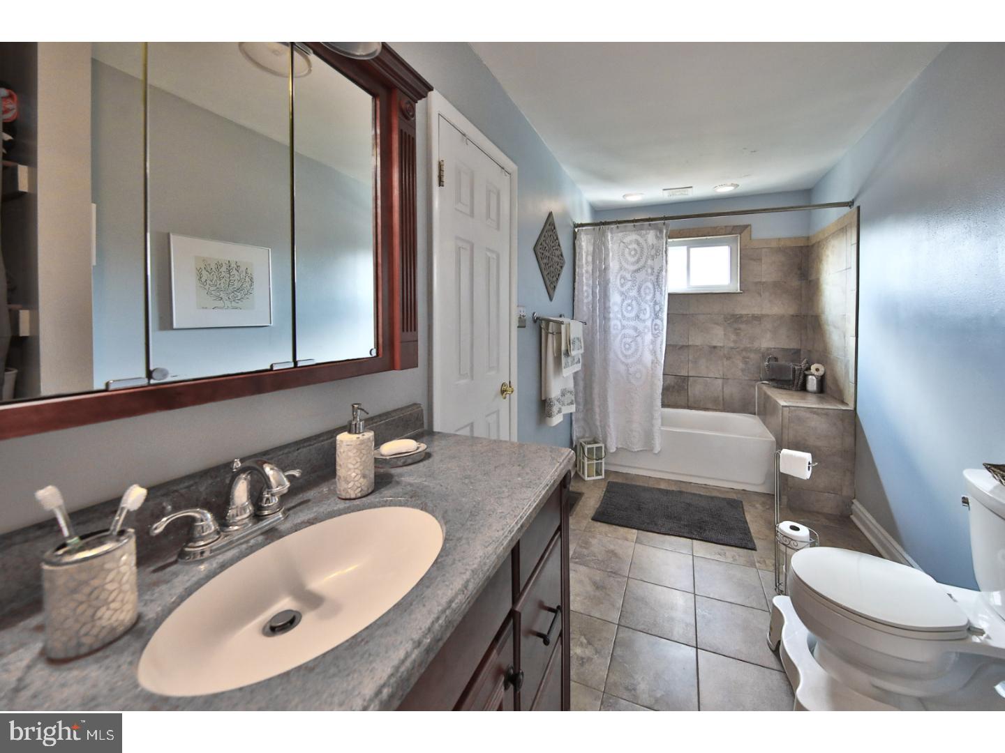 822 Crestview Road Philadelphia, PA 19128 - Photo 18 of 25 Bathroom