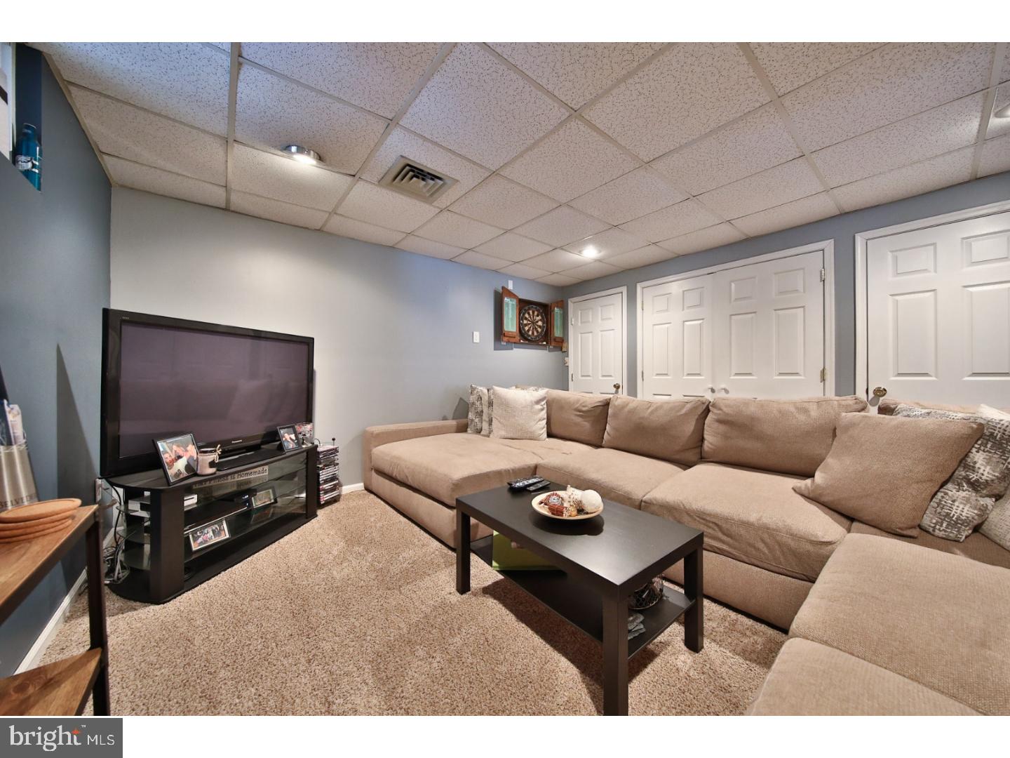 822 Crestview Road Philadelphia, PA 19128 - Photo 21 of 25 Family Room