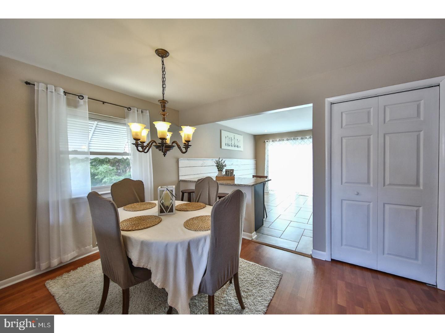 822 Crestview Road Philadelphia, PA 19128 - Photo 6 of 25 Dining Room
