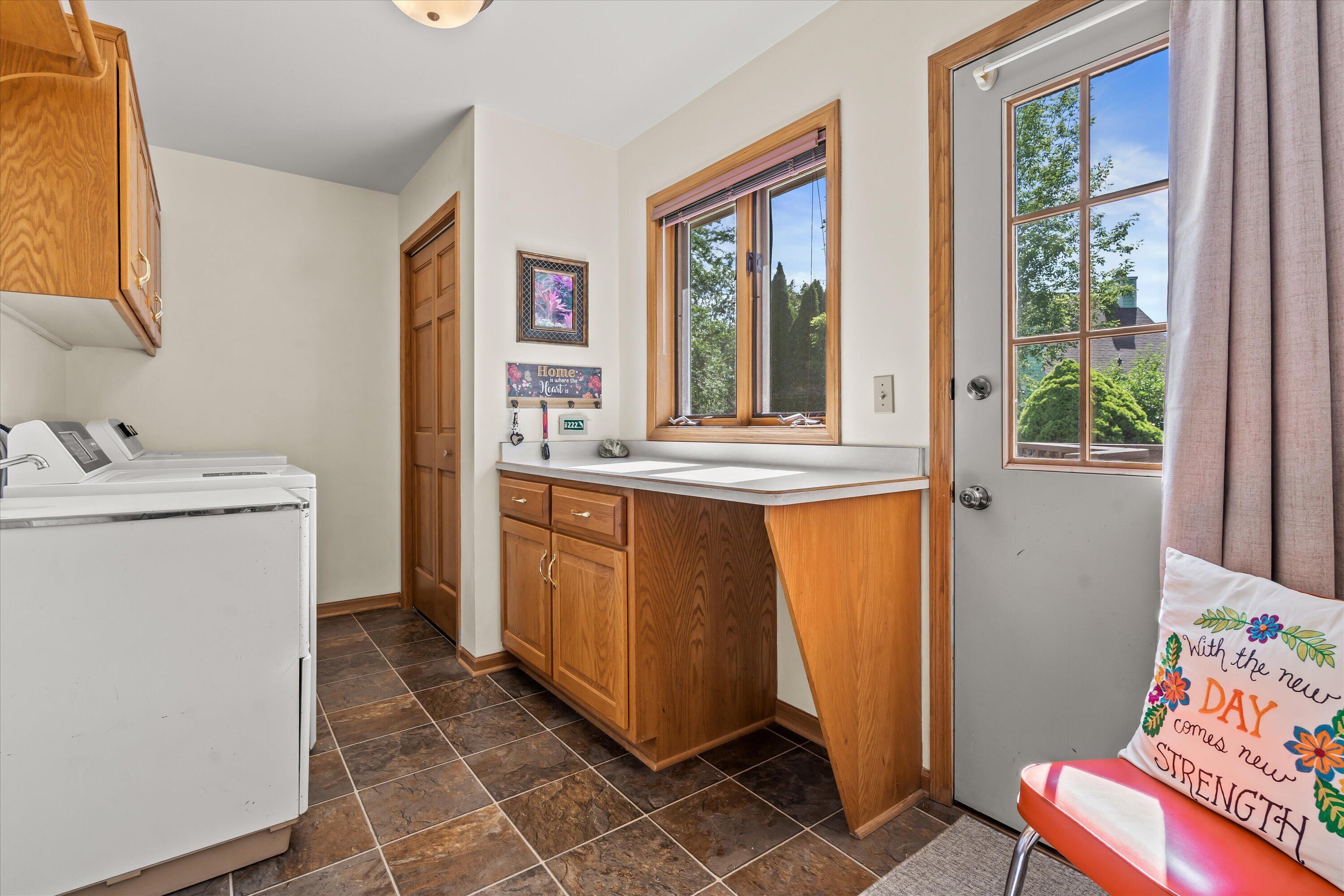 W168N5039 Stonefield Road Menomonee Falls, WI 53051 - Photo 16 of 34 Mudroom/Laundry Room