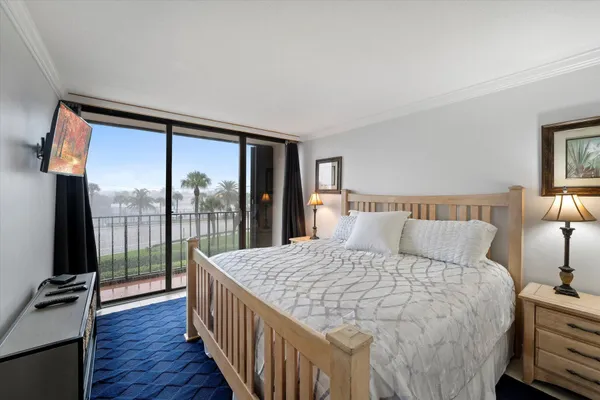 $585,000 | 225 South Beach Road, Unit 303, Tequesta, FL 33469