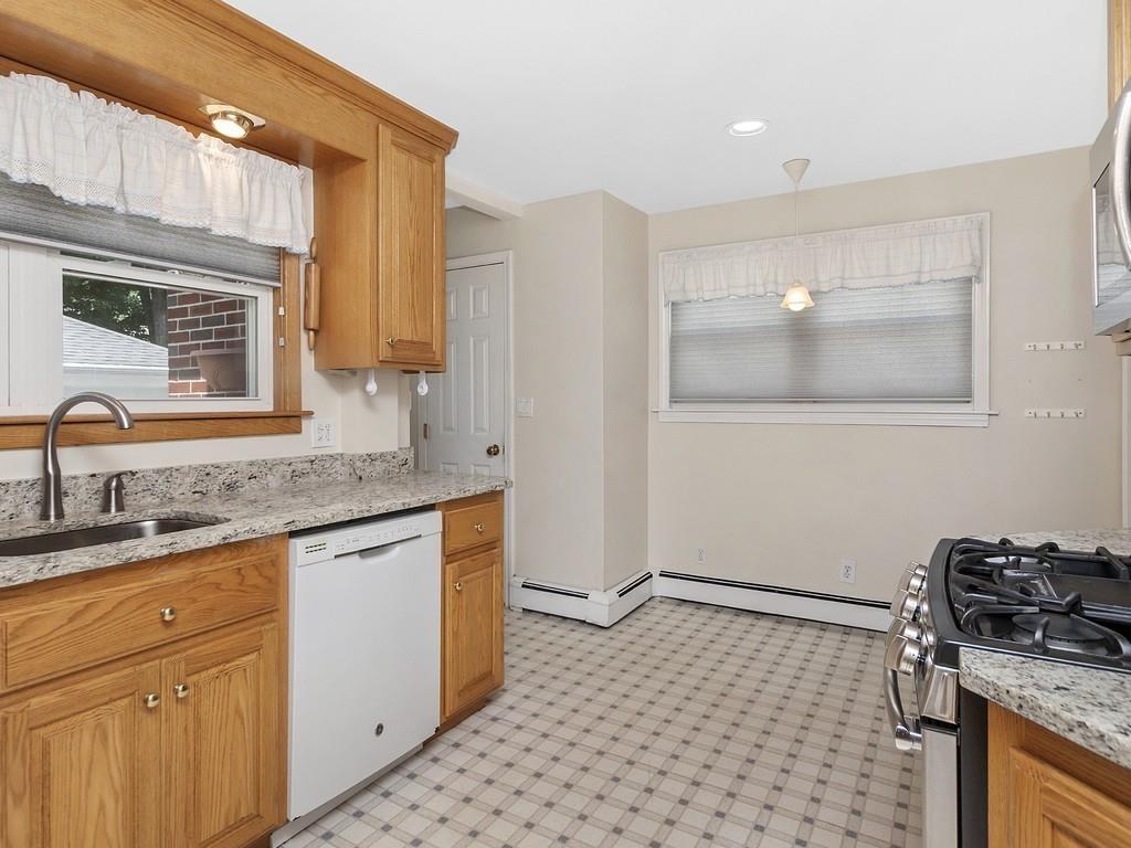 121 Thornton Road Waltham, MA 02453 - Photo 6 of 40 Gallery Image 6