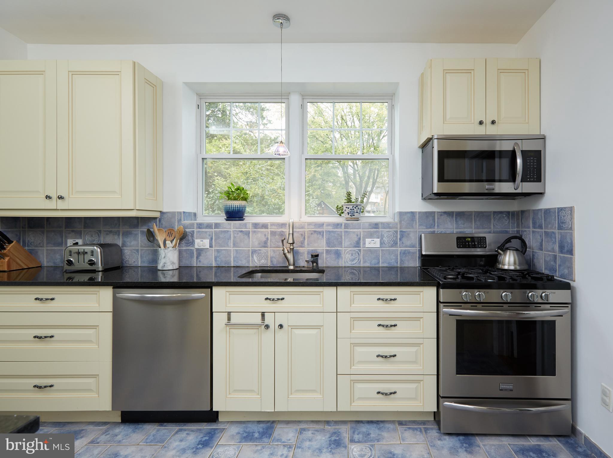 3223 Military Road Northwest Washington, DC 20015 - Photo 7 of 28 Kitchen