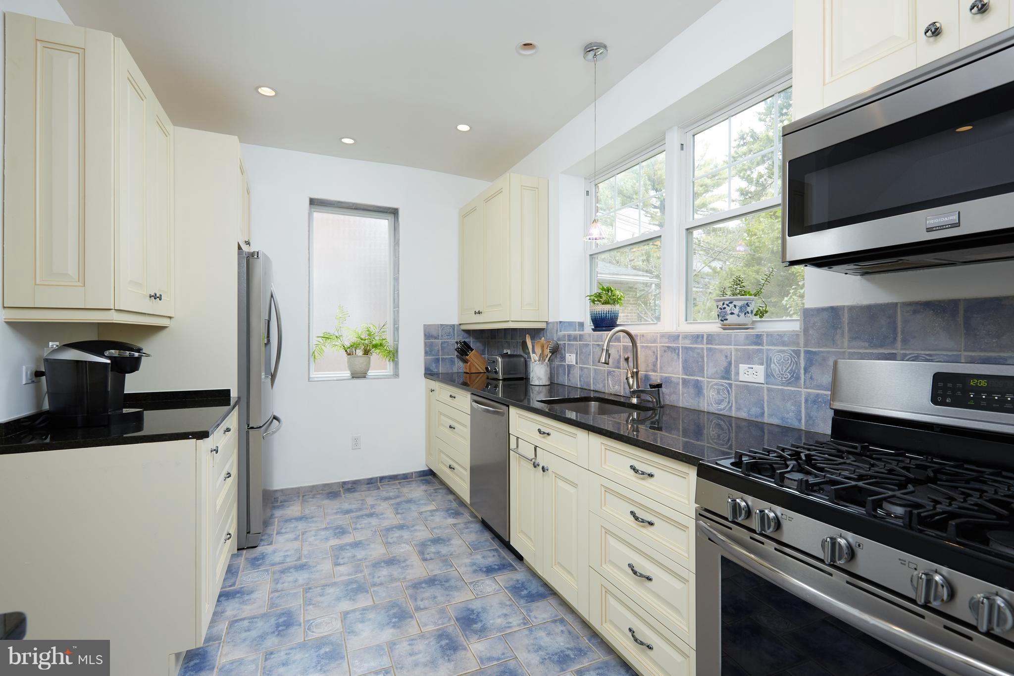 3223 Military Road Northwest Washington, DC 20015 - Photo 8 of 28 Kitchen