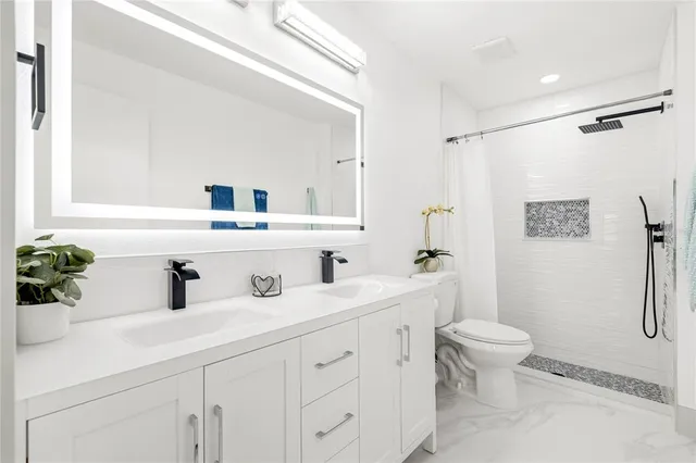 $395,000 | 1228 Holly Springs Circle, Orlando, FL 32825