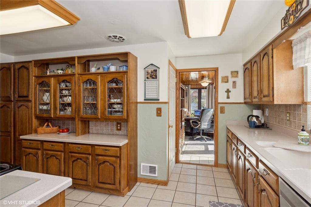 348 Hawthorne Road Pittsburgh, PA 15209 - Photo 10 of 26 Gallery Image 10