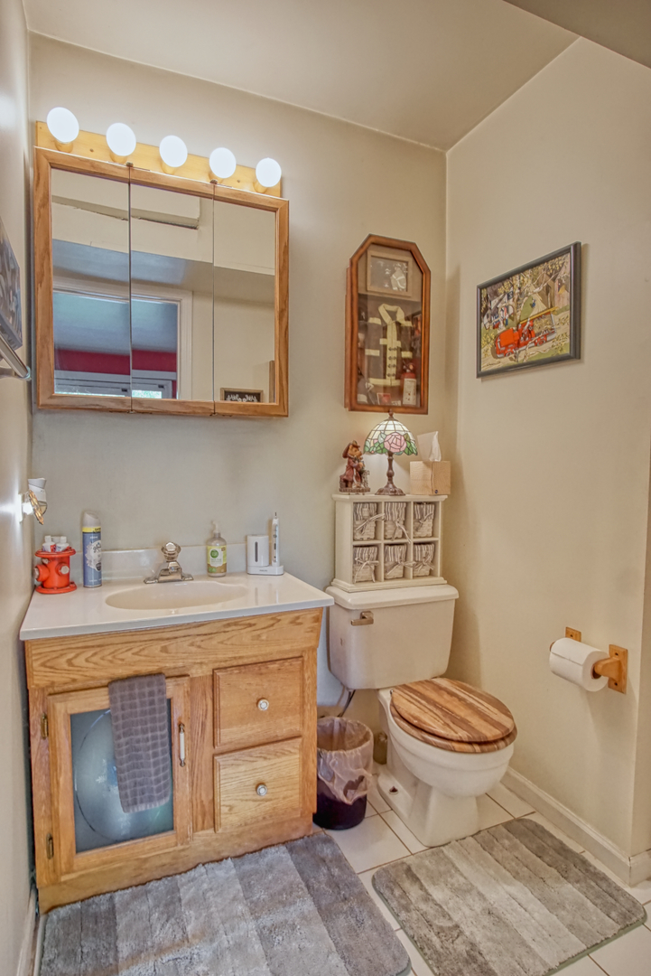 27W210 Churchill Road Winfield, IL 60190 - Photo 13 of 21 a bathroom with a toilet a sink and mirror