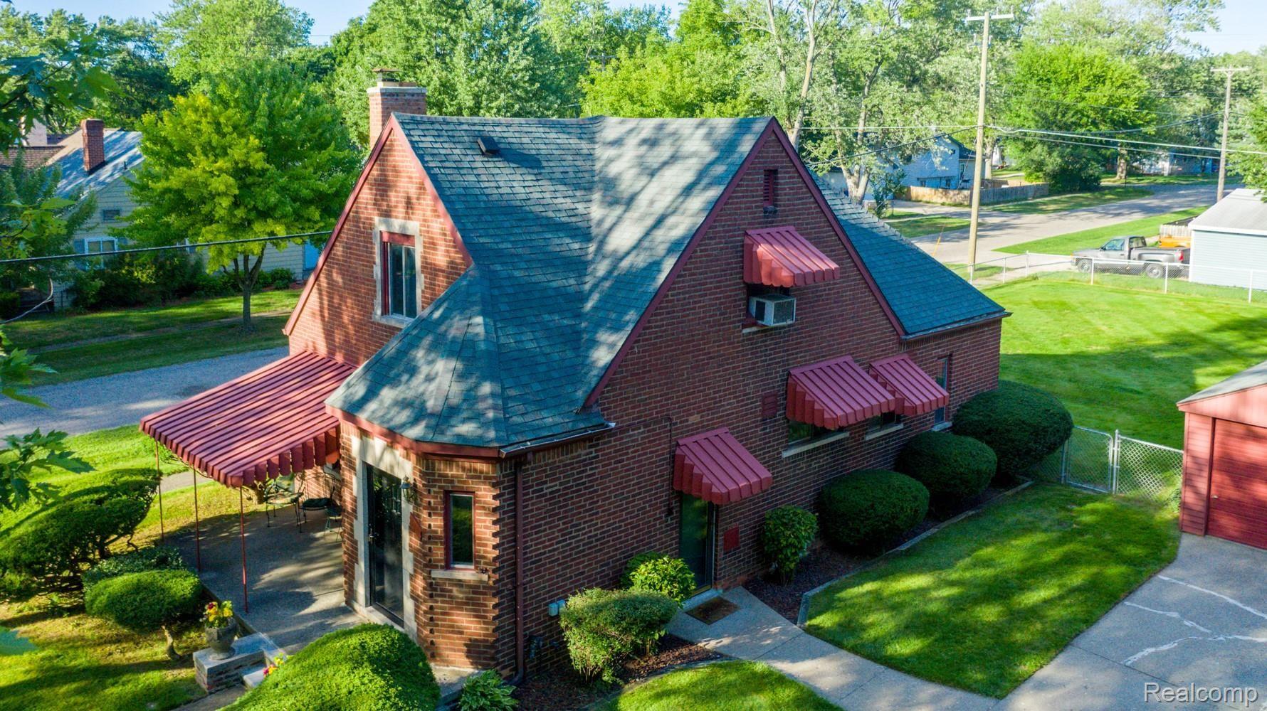 311 Dover Road Waterford, MI 48328 - Photo 32 of 67 311 Dover Exterior-14.jpg
