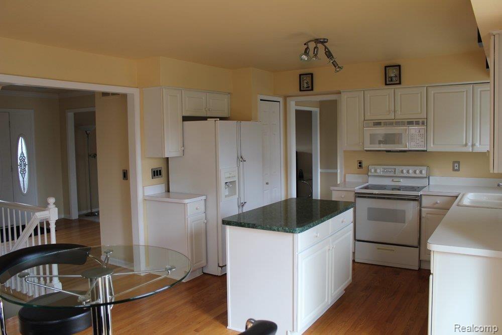 6710 Fox Path Canton, MI 48187 - Photo 7 of 16 IMG_0916