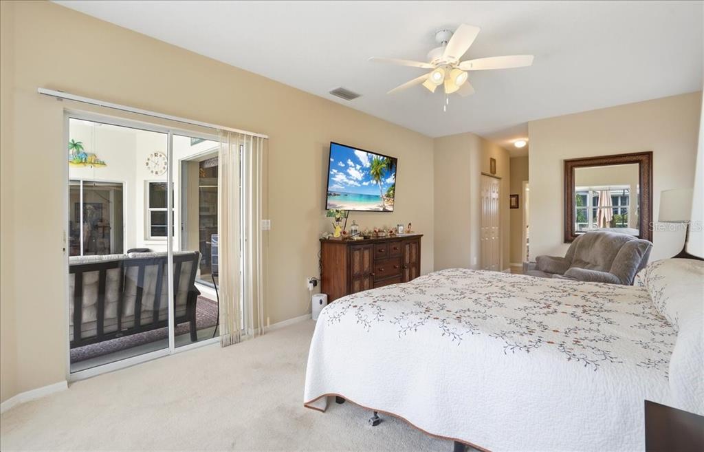 6710 Pleasant Hill Road Bradenton, FL 34203 - Photo 40 of 72 a spacious bedroom with a bed and a large mirror