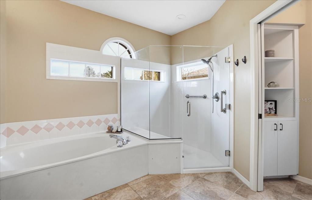6710 Pleasant Hill Road Bradenton, FL 34203 - Photo 43 of 72 a bathroom with a bathtub and a shower