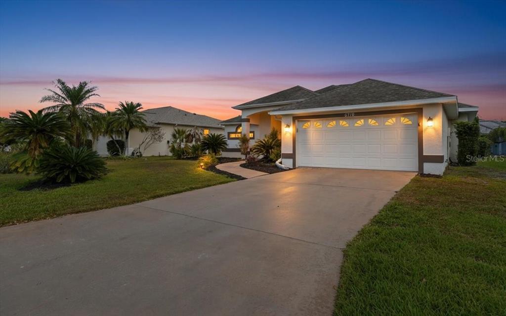 6710 Pleasant Hill Road Bradenton, FL 34203 - Photo 5 of 72 a view of a big house with a big yard