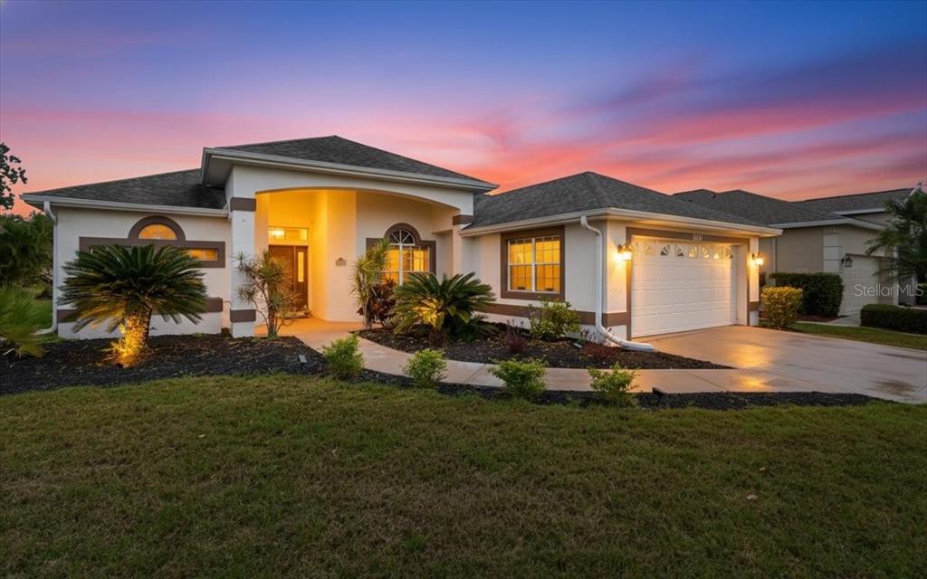 6710 Pleasant Hill Road Bradenton, FL 34203 - Photo 6 of 72 a front view of a house with a yard