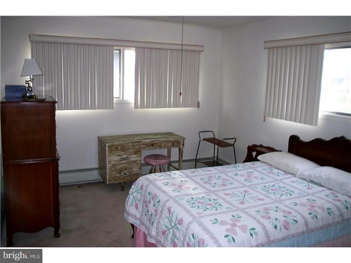 42 Hydrangea Road Levittown, PA 19056 - Photo 11 of 23 Bedroom - Main
